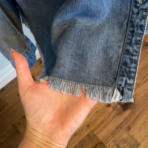 Urban daizy Jean button down top - frayed hem - Picture 4 of 7